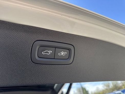 Used 2025 Volvo XC90 B6 Plus w/ Protection Package Premier AWD/4WD image 9