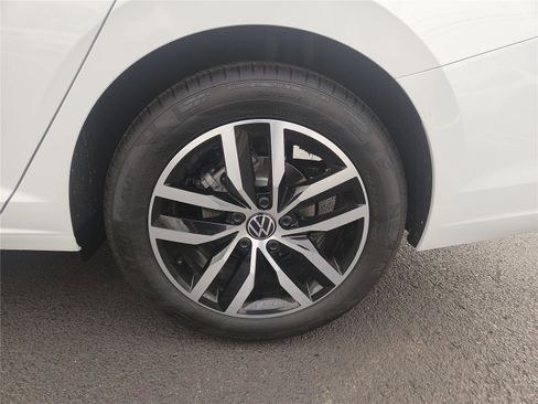 New 2026 Volkswagen Jetta SE image 10