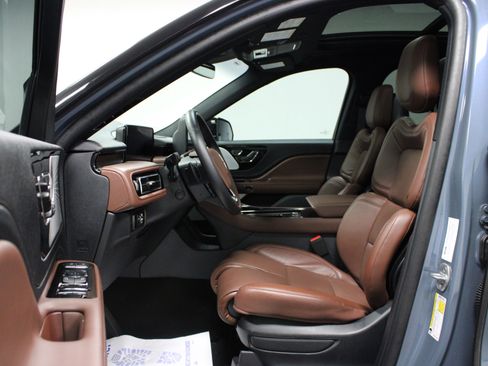 Used 2025 Lincoln Aviator Reserve w/ Luxury Package RWD image 12