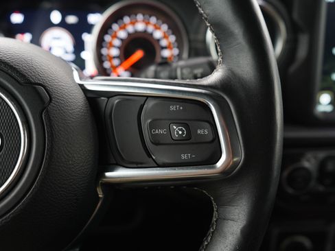 Used 2018 Jeep Wrangler Unlimited Sahara AWD/4WD image 26