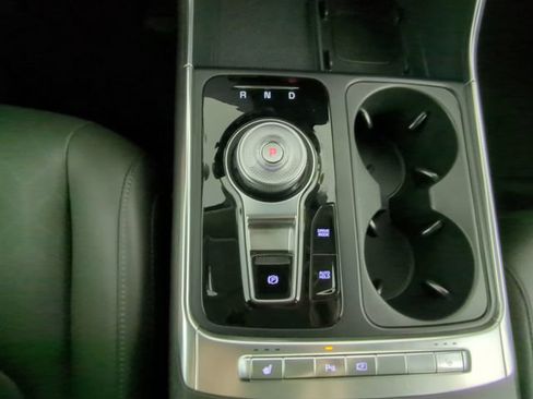 Used 2025 Kia Carnival EX FWD image 29