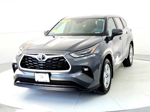 Certified 2024 Toyota Highlander LE image 2