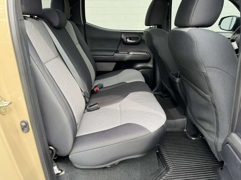 Used 2020 Toyota Tacoma TRD Sport AWD/4WD image 15
