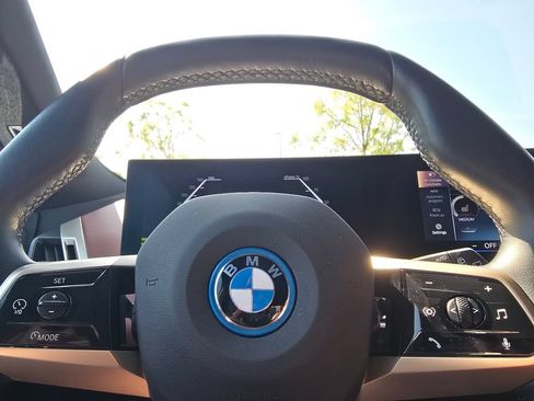 Used 2022 BMW iX xDrive50 w/ Premium Package AWD/4WD image 28