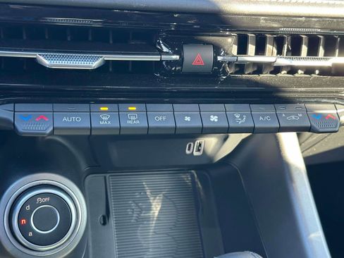 Used 2025 Alfa Romeo Tonale image 27