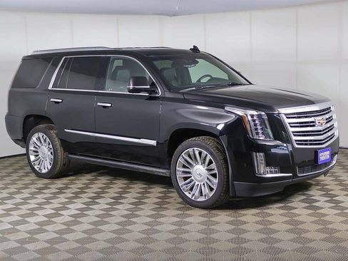 Used 2020 Cadillac Escalade Platinum AWD/4WD image 2