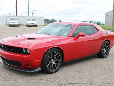 Used 2016 Dodge Challenger R/T Scat Pack w/ Leather Interior Group RWD image 2