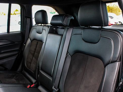 Used 2024 Jeep Grand Cherokee Altitude image 33