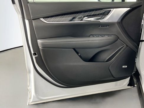 Used 2024 Cadillac XT6 Premium Luxury w/ Technology Package image 18