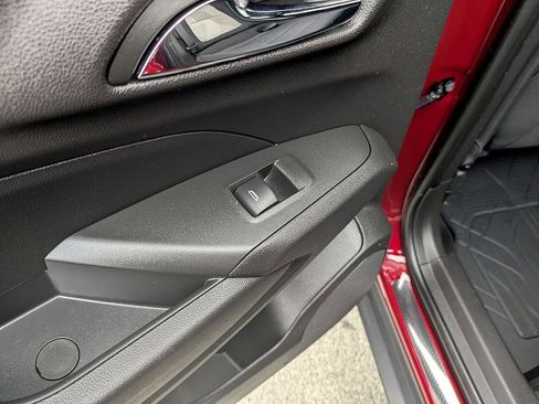 Certified 2025 Chevrolet Trax RS w/ Sunroof Package image 27