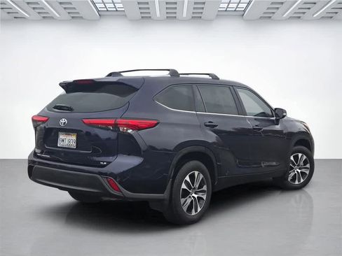 Used 2023 Toyota Highlander XLE image 6