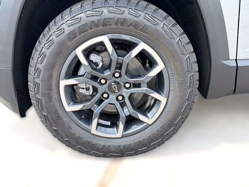 New 2026 Chevrolet Equinox ACTIV w/ Convenience Package III FWD image 12