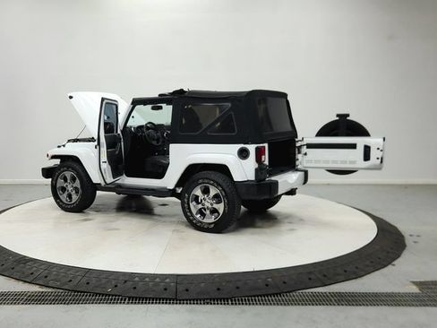 Used 2016 Jeep Wrangler Sahara w/ Connectivity Group AWD/4WD image 14