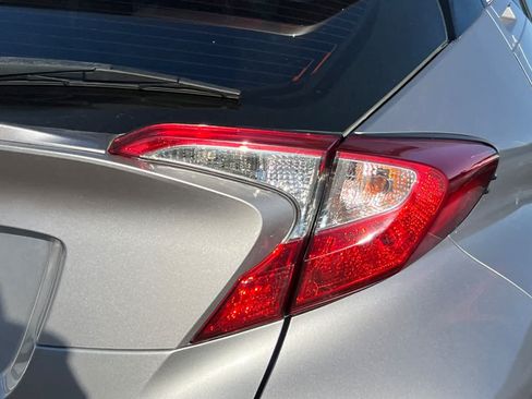 Used 2019 Toyota C-HR LE FWD image 18