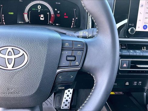 Used 2025 Toyota Camry SE w/ Convenience Package FWD image 12