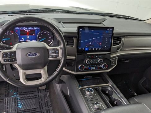Certified 2024 Ford Expedition XLT image 3