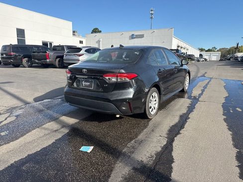 Used 2022 Toyota Corolla LE image 5