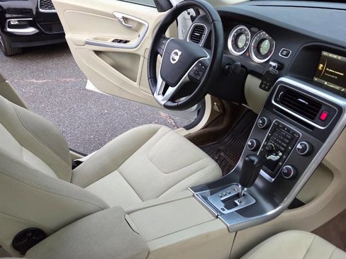 Used 2012 Volvo S60 T5 image 42