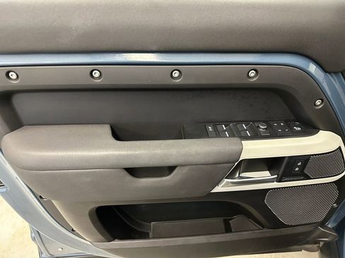 Used 2020 Land Rover Defender 110 SE image 23