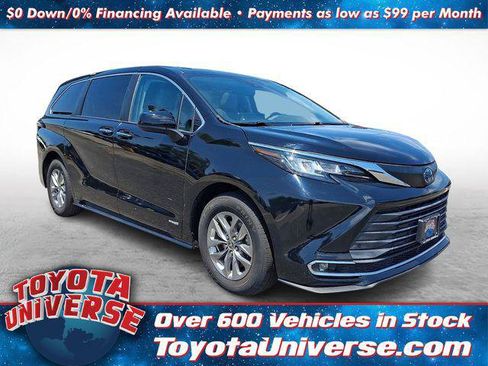 Certified 2021 Toyota Sienna XLE AWD/4WD image 1