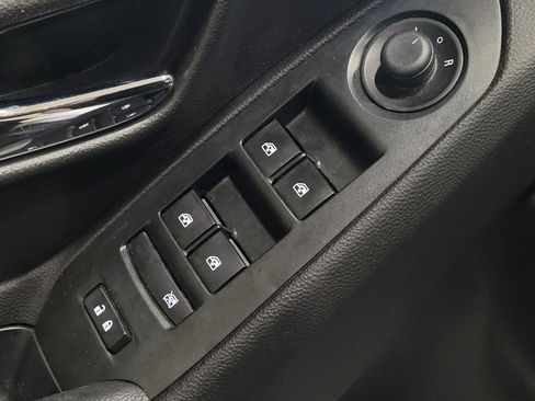 Used 2017 Chevrolet Trax LS AWD/4WD image 27