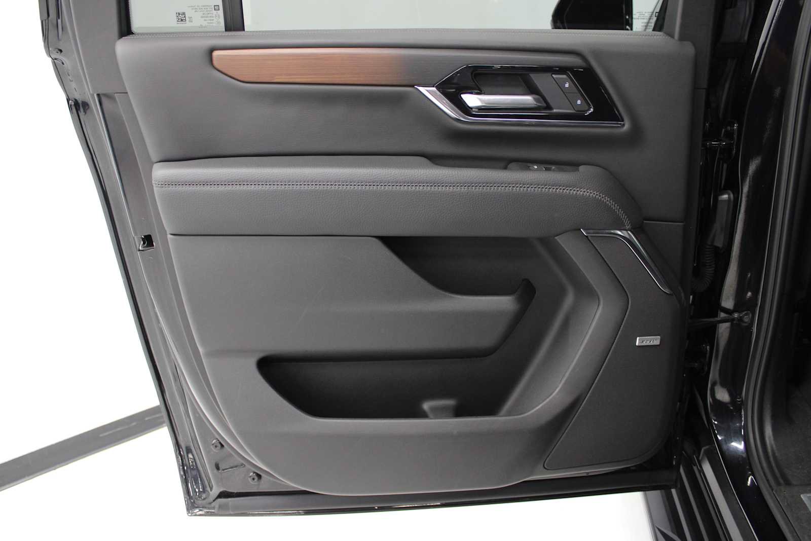 Used 2025 GMC Yukon XL Denali AWD/4WD image 41