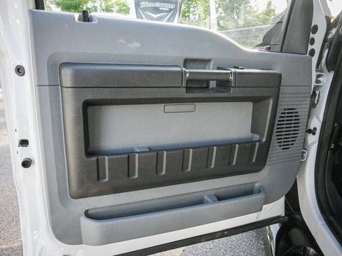 Used 2014 Ford F550 2WD Regular Cab Super Duty image 14