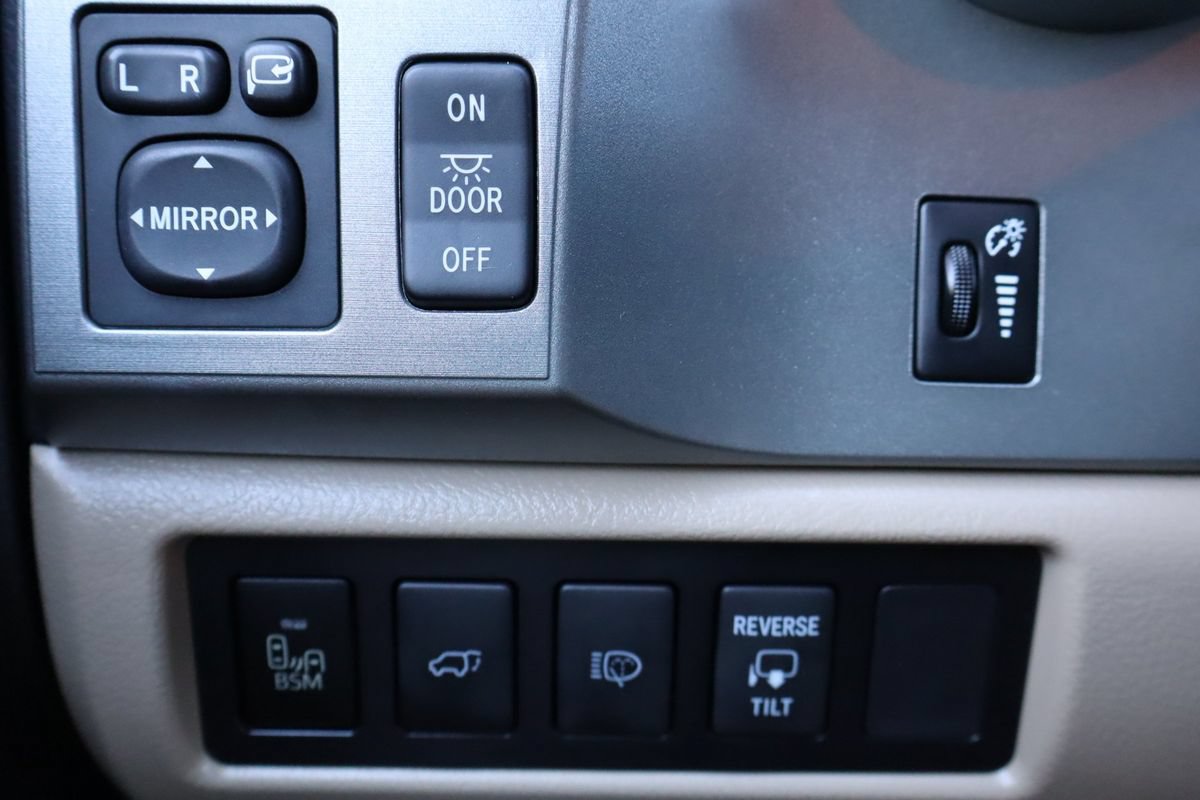 Used 2014 Toyota Sequoia Platinum RWD image 30