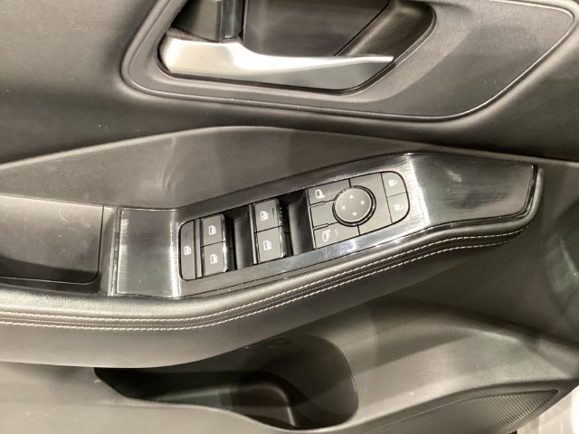 Used 2025 Nissan Rogue SV FWD image 28
