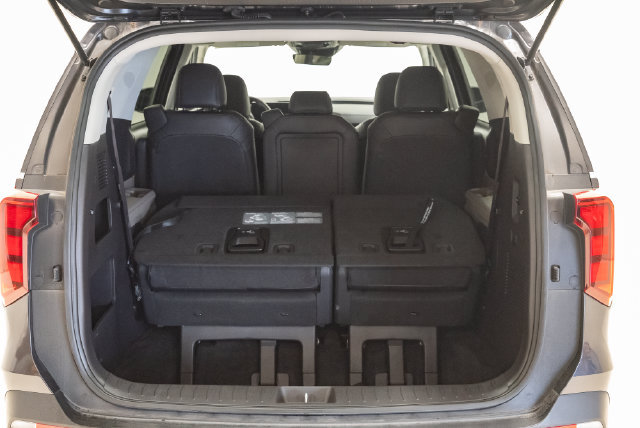 Used 2025 Kia Carnival FWD image 37