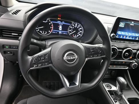 Used 2024 Nissan Sentra SV FWD image 17