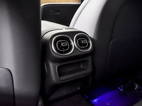 Certified 2025 Mercedes-Benz GLC 300 image 36