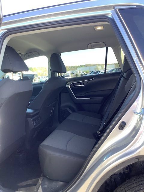 Used 2025 Toyota RAV4 XLE AWD/4WD image 18