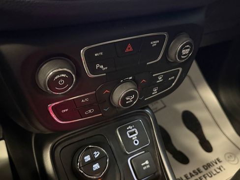 Used 2019 Jeep Compass Trailhawk w/ Cold Weather Group AWD/4WD image 16
