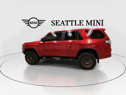 Used 2015 Toyota 4Runner SR5 image 7