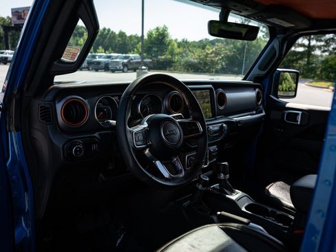 Used 2023 Jeep Gladiator Mojave AWD/4WD image 13