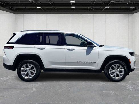 Certified 2023 Jeep Grand Cherokee Limited AWD/4WD image 4