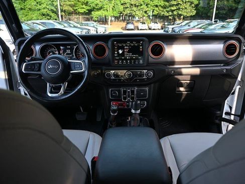 Used 2022 Jeep Gladiator Mojave w/ Cold Weather Group AWD/4WD image 17