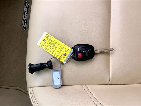 Used 2017 Toyota Camry XLE FWD image 15