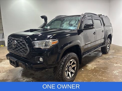 Used 2022 Toyota Tacoma TRD Sport image 3