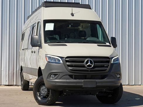 Used 2023 Mercedes-Benz Sprinter 2500 image 4