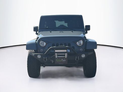 Used 2015 Jeep Wrangler Unlimited Sahara w/ Connectivity Group AWD/4WD image 2