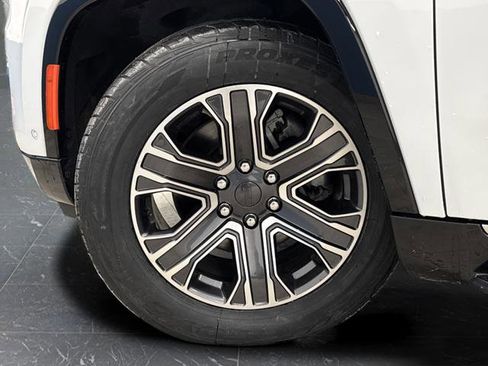 Used 2024 Jeep Wagoneer L Series II w/ Convenience Group I image 39