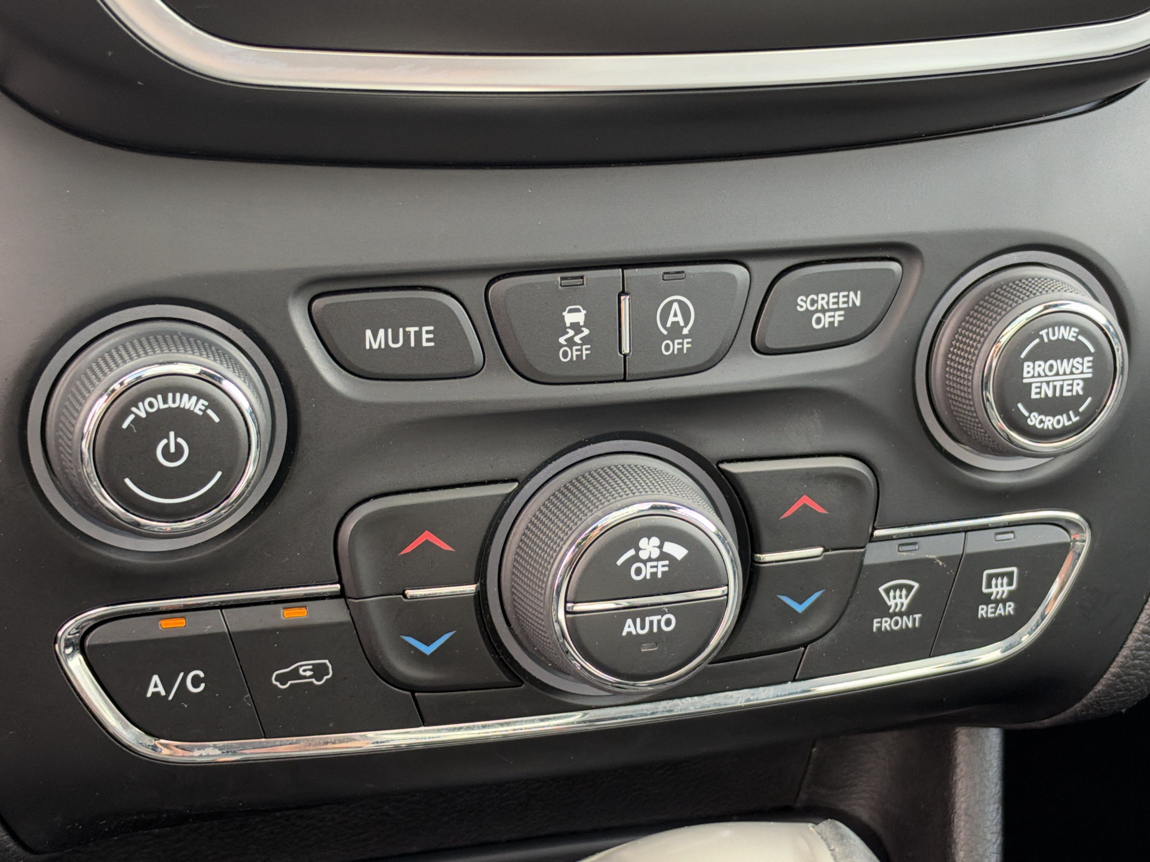 Used 2021 Jeep Cherokee Latitude Lux 80th Anniv w/ Quick Order Package 26U 80TH FWD image 35