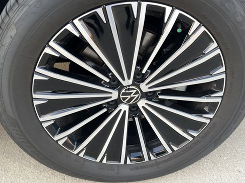 Certified 2025 Volkswagen Tiguan S image 12