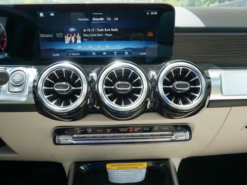 Used 2025 Mercedes-Benz GLB 250 image 33