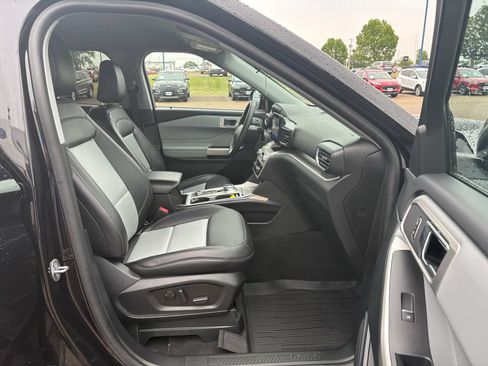 Used 2024 Ford Explorer XLT w/ Equipment Group 202A AWD/4WD image 12