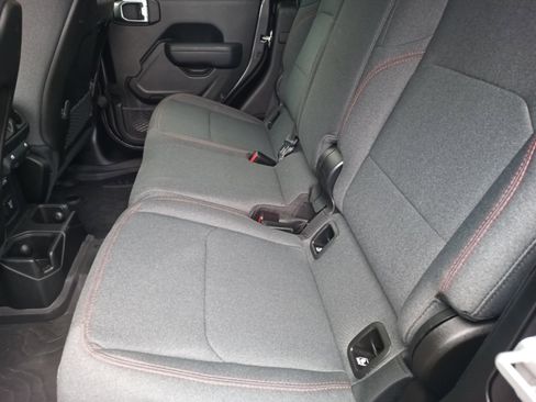 Used 2024 Jeep Gladiator Rubicon w/ Convenience Group image 20