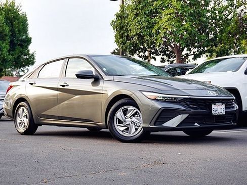 Certified 2026 Hyundai Elantra SE image 2