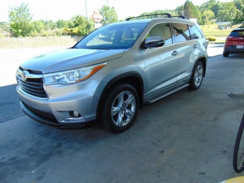Used 2016 Toyota Highlander Limited Platinum AWD/4WD image 32